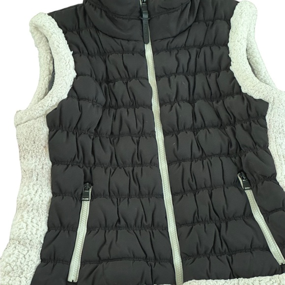 Calvin Klein ladies black puffer outer vest size Large - Picture 2 of 7